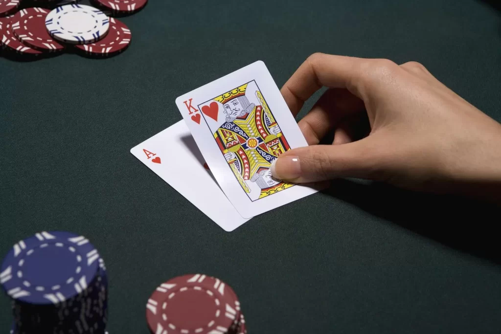 How to relax and play poker: Follow playing strategies from experts
